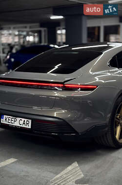 Седан Porsche Taycan 2020 в 