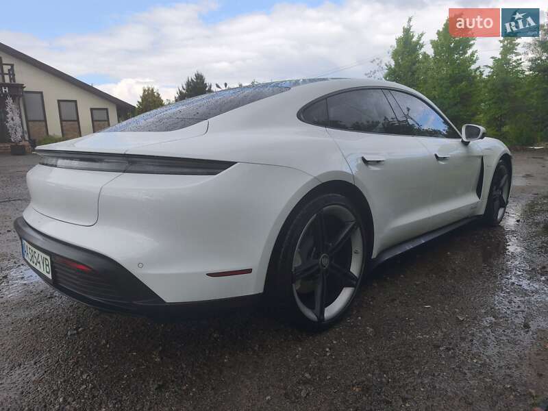 Седан Porsche Taycan 2022 в Киеве
