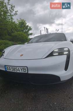 Седан Porsche Taycan 2022 в 