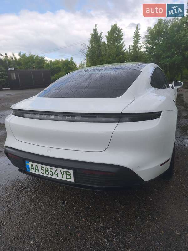 Седан Porsche Taycan 2022 в Киеве
