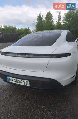 Седан Porsche Taycan 2022 в 