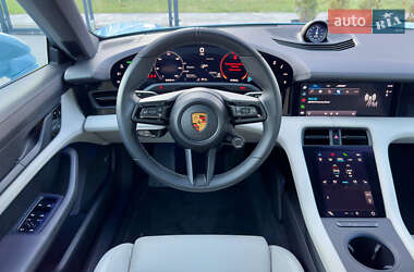 Седан Porsche Taycan 2020 в 