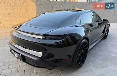 Седан Porsche Taycan 2022 в 
