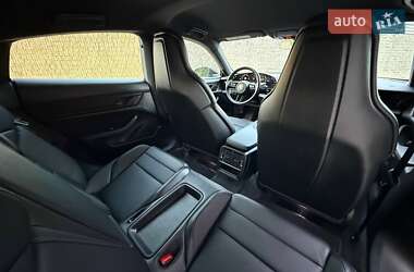 Седан Porsche Taycan 2022 в 