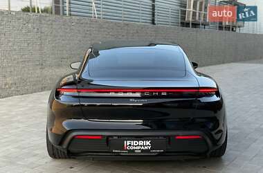 Седан Porsche Taycan 2022 в 