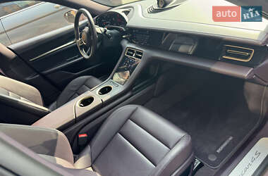 Седан Porsche Taycan 2021 в 