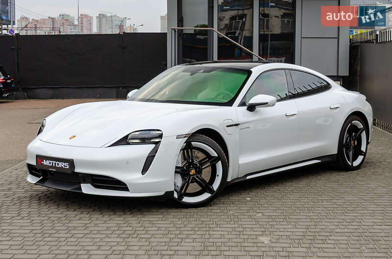 Седан Porsche Taycan 2020 в Киеве