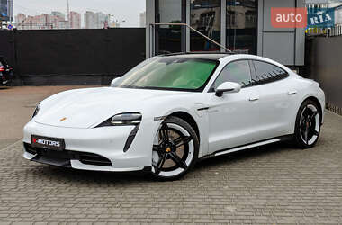 Седан Porsche Taycan 2020 в 