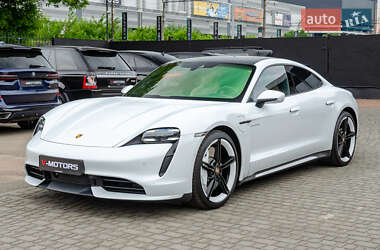 Седан Porsche Taycan 2020 в 