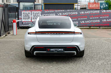Седан Porsche Taycan 2020 в 
