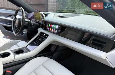 Седан Porsche Taycan 2021 в 
