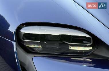 Седан Porsche Taycan 2021 в 