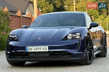 Седан Porsche Taycan 2021 в 