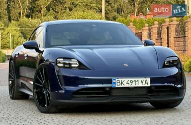 Седан Porsche Taycan 2021 в 