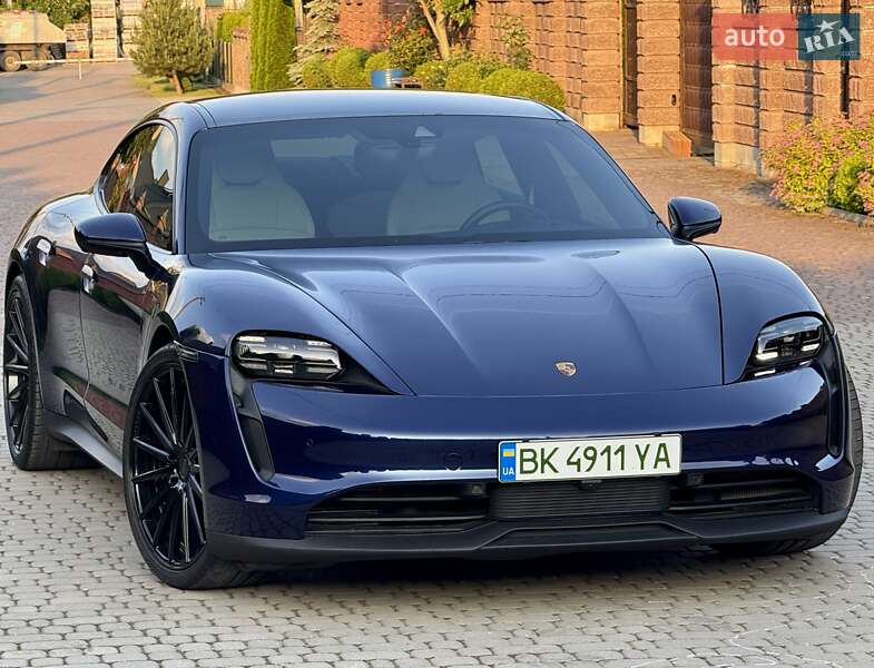 Седан Porsche Taycan 2021 в 