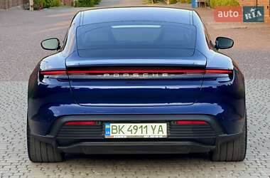 Седан Porsche Taycan 2021 в 