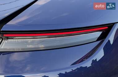 Седан Porsche Taycan 2021 в 