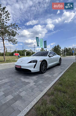 Седан Porsche Taycan 2021 в 