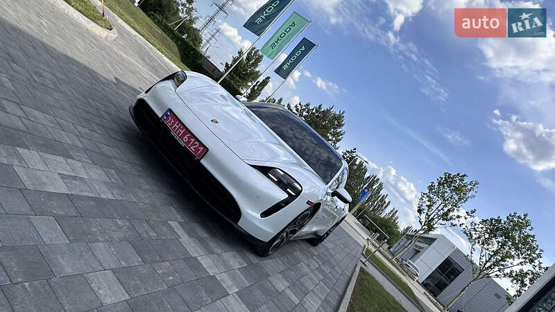 Седан Porsche Taycan 2021 в Києві