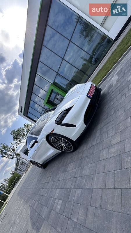 Седан Porsche Taycan 2021 в Києві