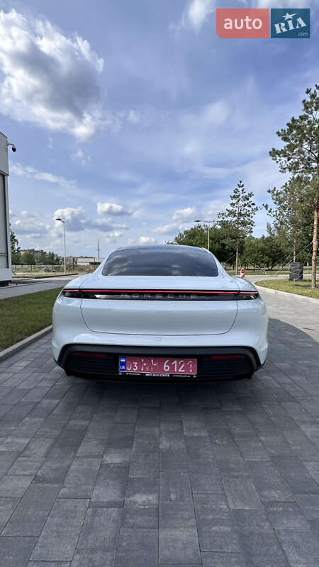 Седан Porsche Taycan 2021 в Києві