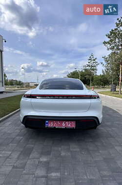 Седан Porsche Taycan 2021 в 