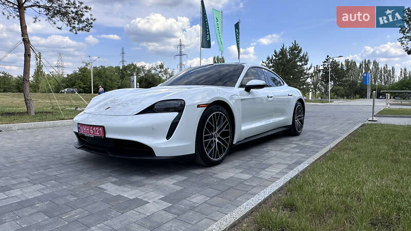 Седан Porsche Taycan 2021 в Києві