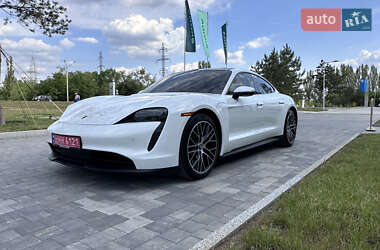 Седан Porsche Taycan 2021 в 