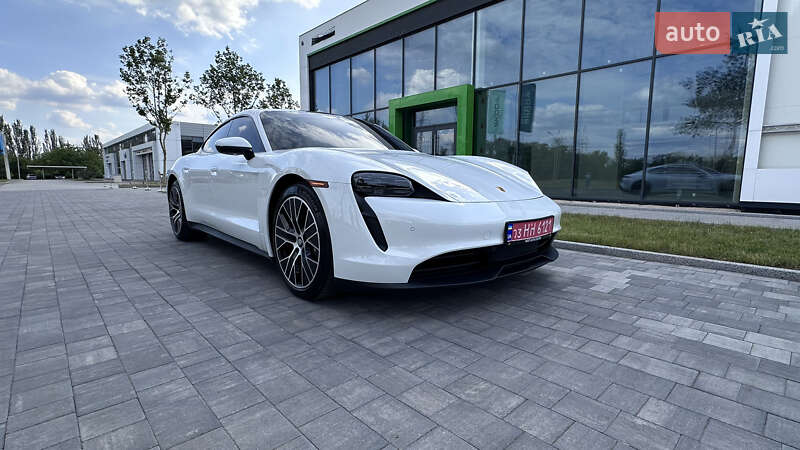 Седан Porsche Taycan 2021 в Києві