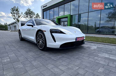 Седан Porsche Taycan 2021 в 