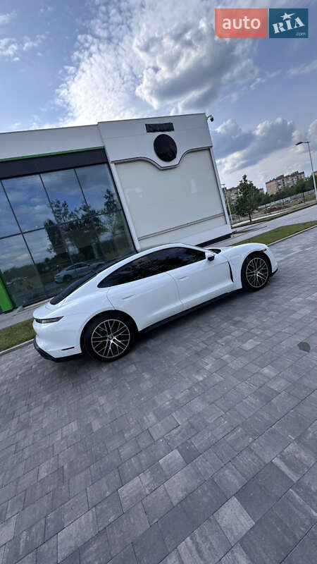 Седан Porsche Taycan 2021 в Києві