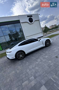 Седан Porsche Taycan 2021 в 