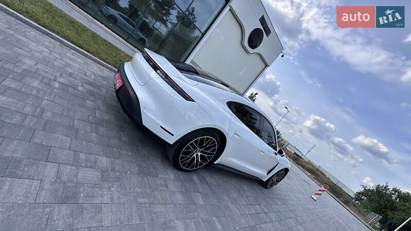 Седан Porsche Taycan 2021 в Києві