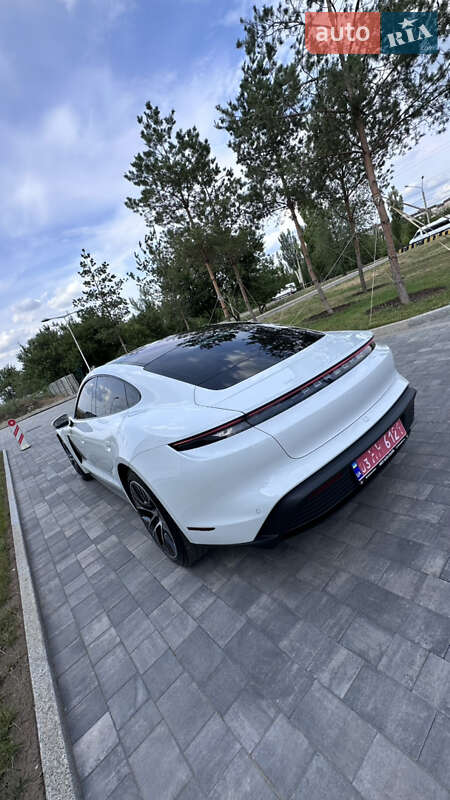 Седан Porsche Taycan 2021 в Києві