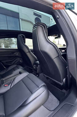 Седан Porsche Taycan 2021 в 