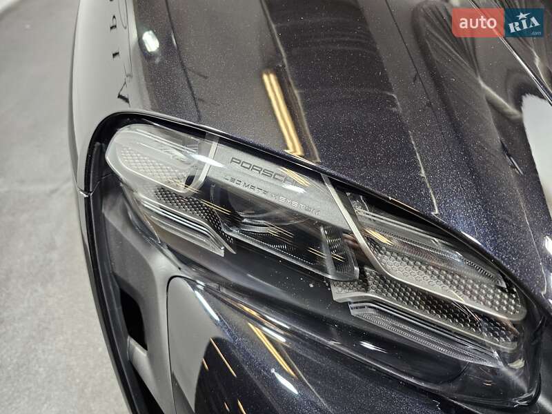 Седан Porsche Taycan 2021 в Киеве