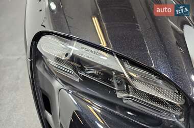 Седан Porsche Taycan 2021 в 