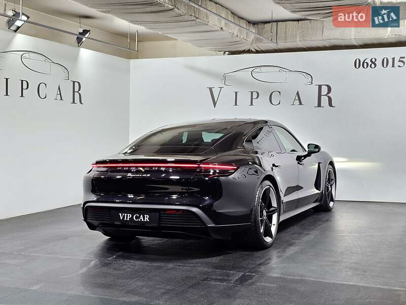 Седан Porsche Taycan 2021 в Киеве