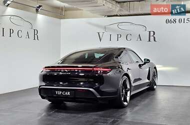 Седан Porsche Taycan 2021 в 
