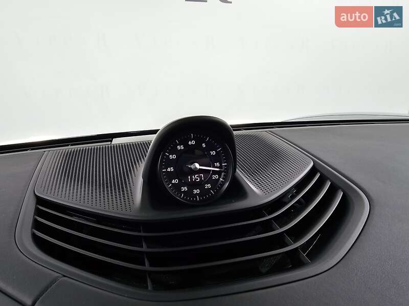 Седан Porsche Taycan 2021 в Киеве