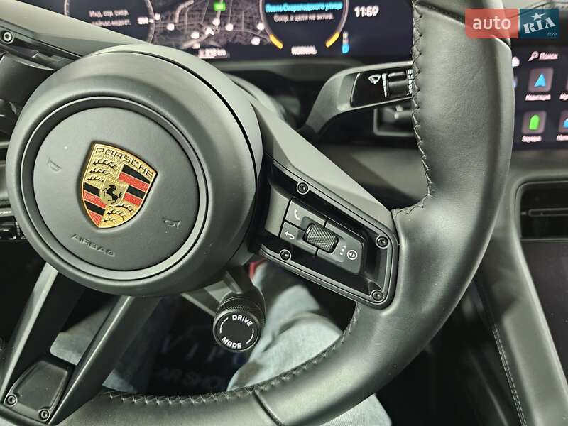 Седан Porsche Taycan 2021 в Киеве
