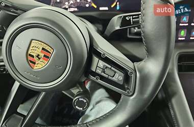 Седан Porsche Taycan 2021 в 