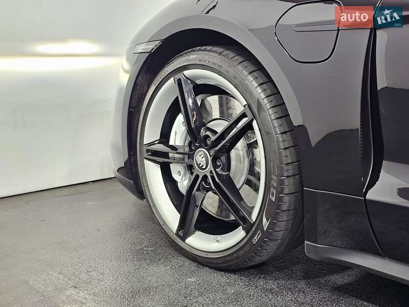 Седан Porsche Taycan 2021 в Киеве