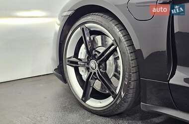 Седан Porsche Taycan 2021 в 