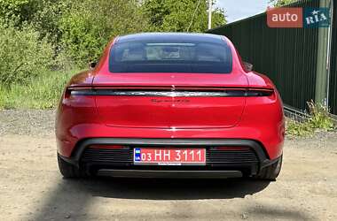 Седан Porsche Taycan 2022 в 