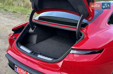 Седан Porsche Taycan 2022 в 