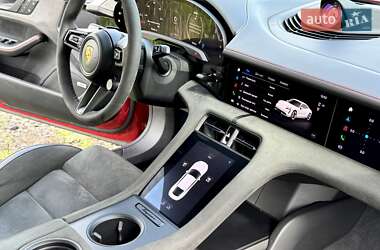 Седан Porsche Taycan 2022 в 
