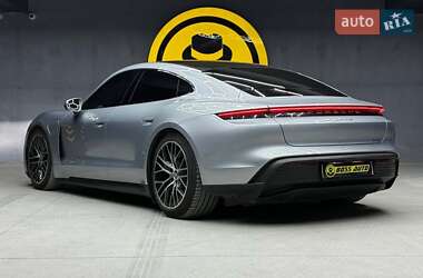Купе Porsche Taycan 2021 в 
