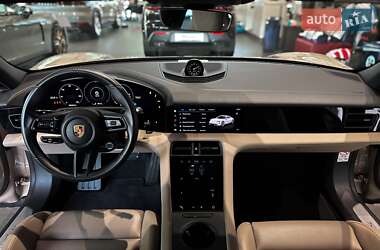 Седан Porsche Taycan 2020 в 