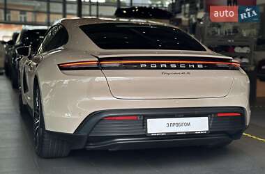 Седан Porsche Taycan 2020 в 